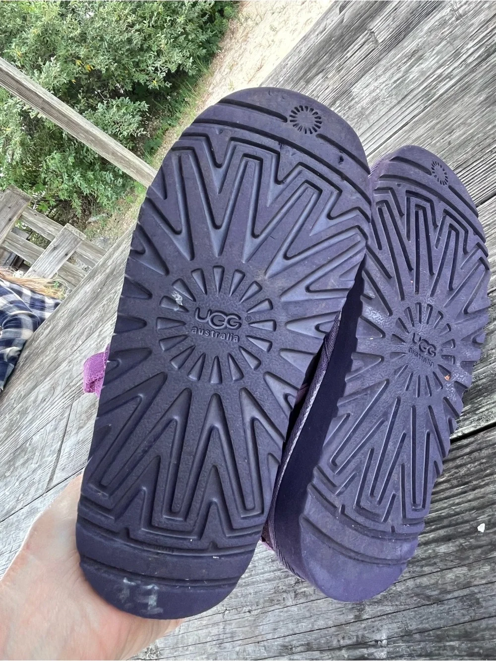 UGGS Kids Purple Heart-Detail Cozy Boots sherling inside sz 1, like new